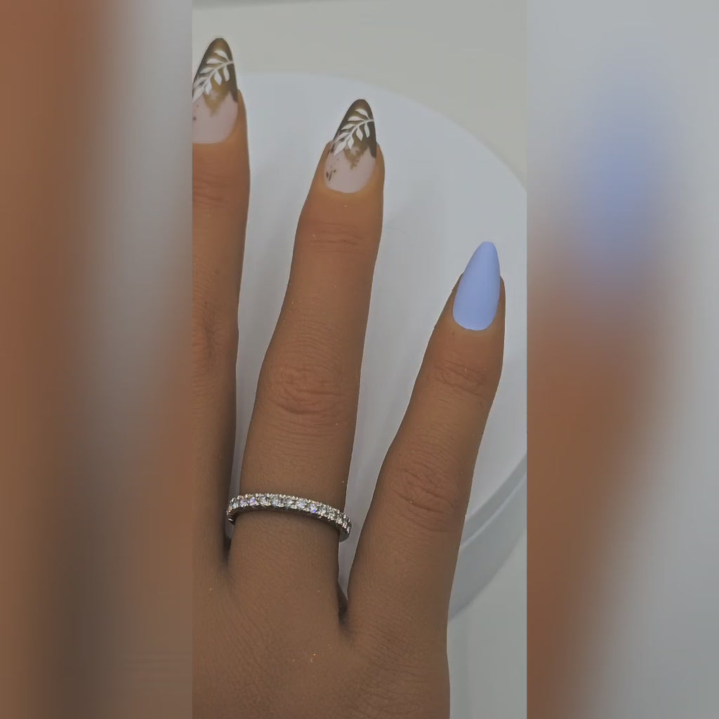 seychelles-serenity-nails-closeup-video