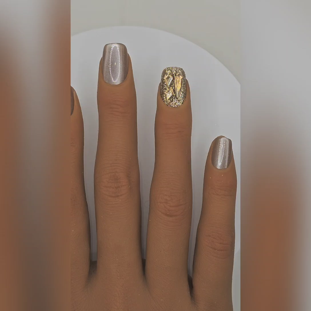 Application video showing Everyday Influencer silver cat eye press-on nails – Everyday Elegance styling – Rodeo & Wilshire Beauty