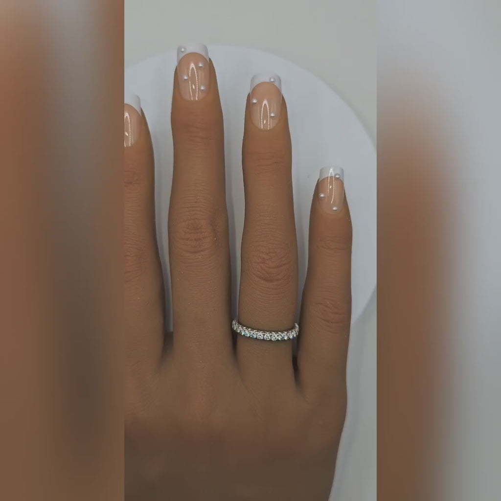 Application video showing Sunday Best nude French pearl press-on nails – Everyday Elegance styling – Rodeo & Wilshire Beauty