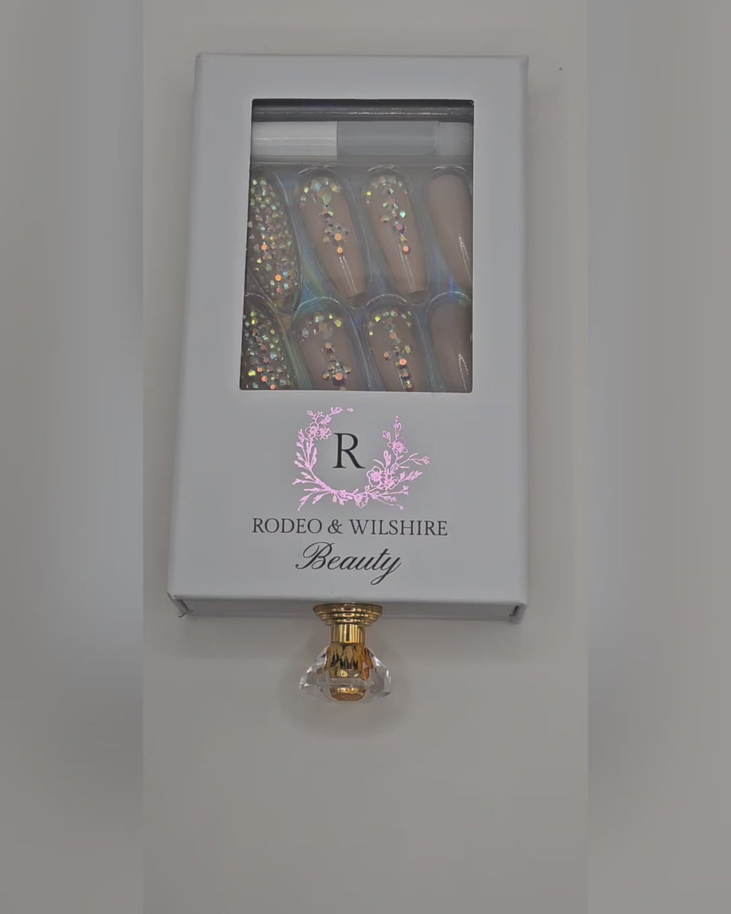 Lifestyle video of Noir Canvas press-ons worn for a gallery night – minimalist modern art nails – Rodeo & Wilshire Beauty